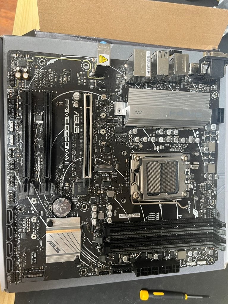 Asus Prime B650M-A II CSM, Computers en Software, Moederborden, Ophalen of Verzenden, Zo goed als nieuw, Micro-ATX, DDR5