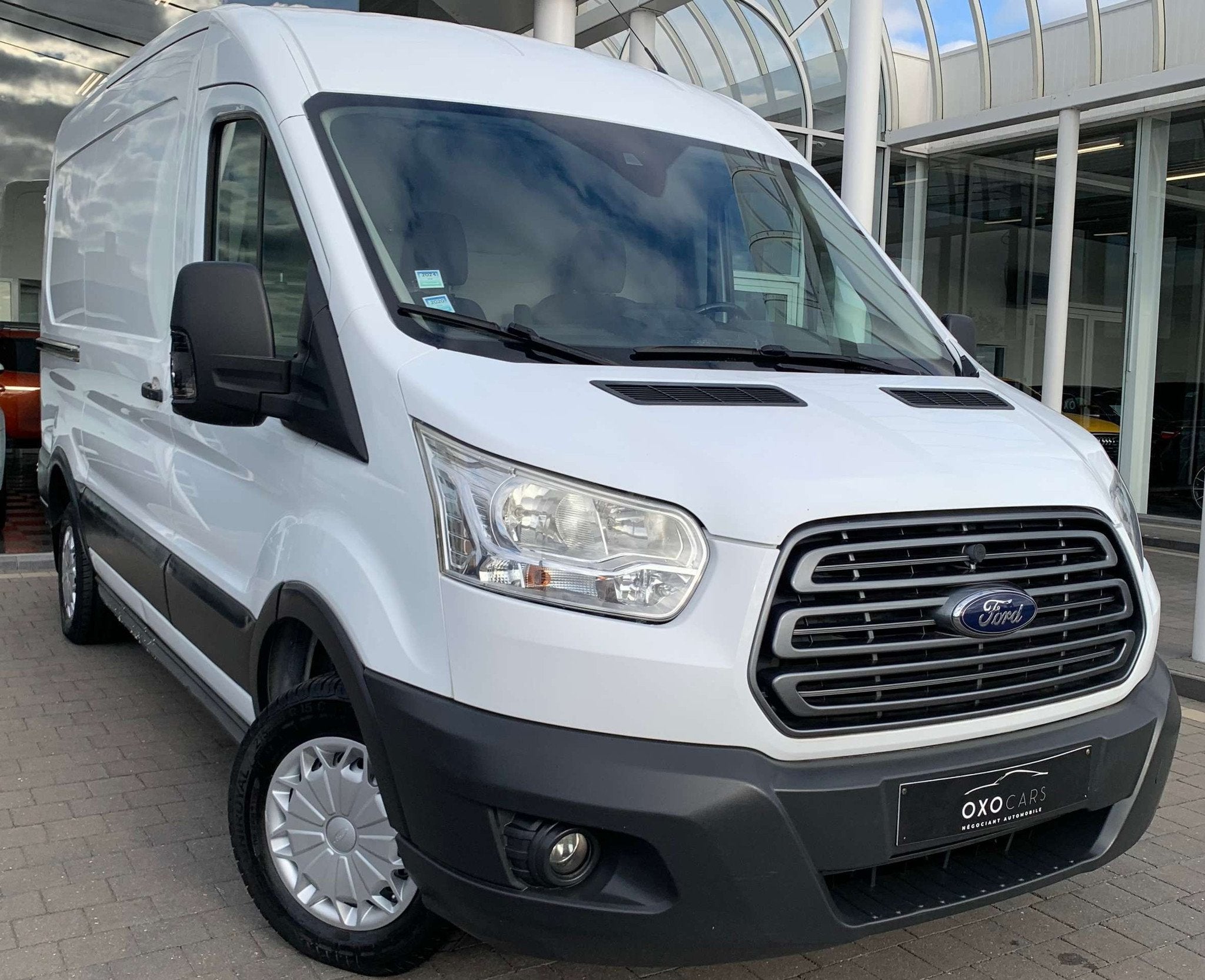 Ford Transit 2.2 TDCi 125CV / L2 H2 / 3 PLACES / AIRCO / CRU, Voorwielaandrijving, Euro 5, Stof, Gebruikt