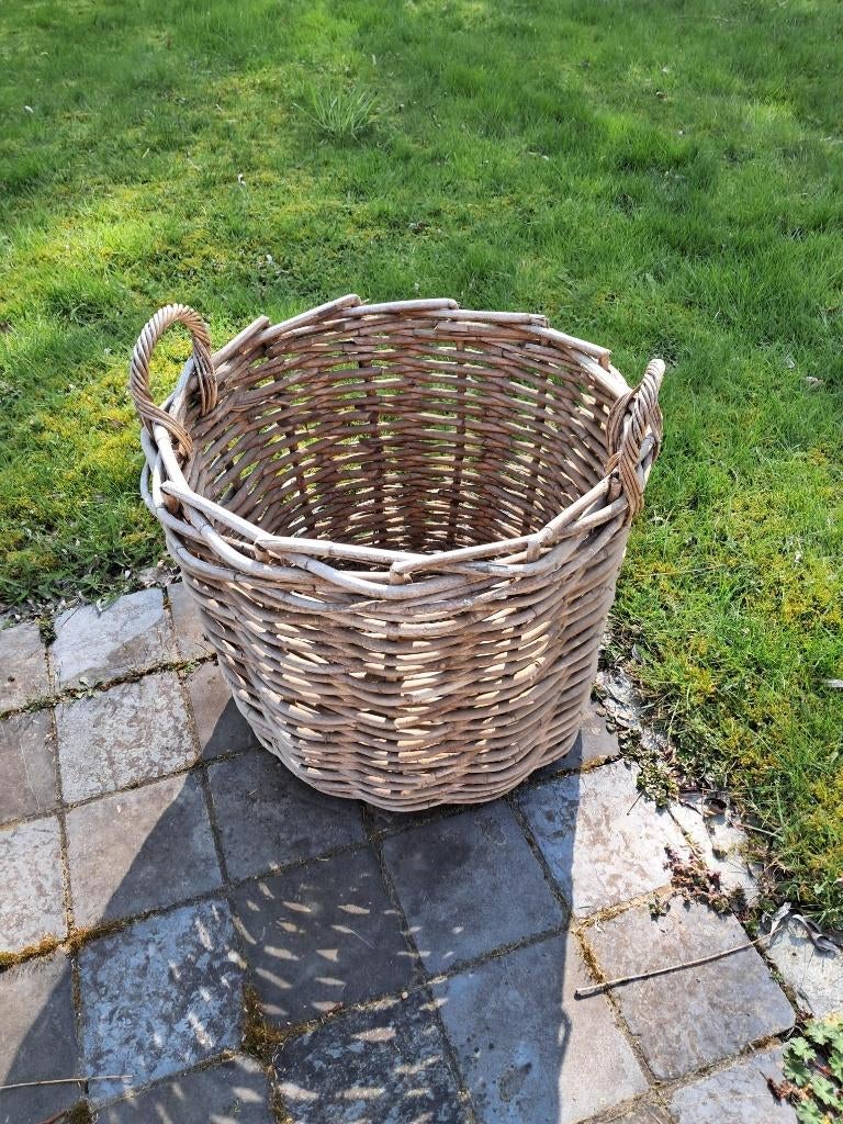 Rotan mand 60 x 53 (haardmand), Huis en Inrichting, Ophalen, Gebruikt, Rond, Mand