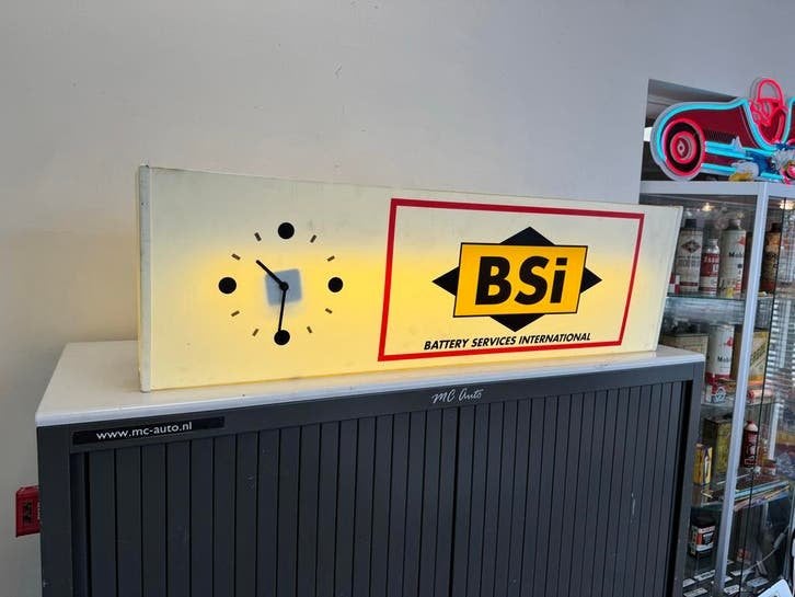 Vintage BSi Lichtbak Klok - Battery Services International, Verzamelen