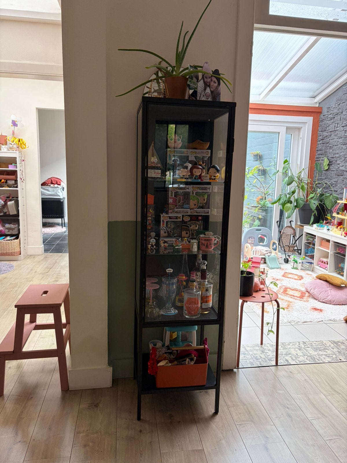 Vitrinekast IKEA, Huis en Inrichting, Kasten | Vitrinekasten, Ophalen, Zo goed als nieuw