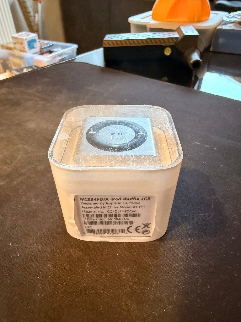 Apple iPod Shuffle 4e gen 2GB zilver – geseald, Neuf, Shuffle, Enlèvement ou Envoi, 2 à 10 GB