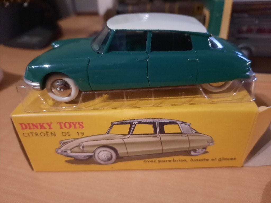 Modelauto 1:43  Citroen DS 19  en E-type Jaguar, Hobby en Vrije tijd, Ophalen, Nieuw, Auto, Dinky Toys