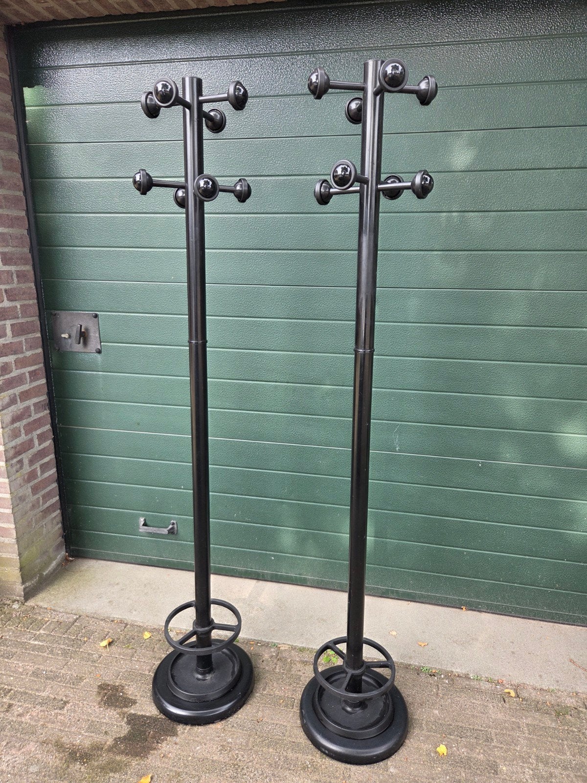 2 leuke vintage kapstokken en paraplu houders, Ophalen