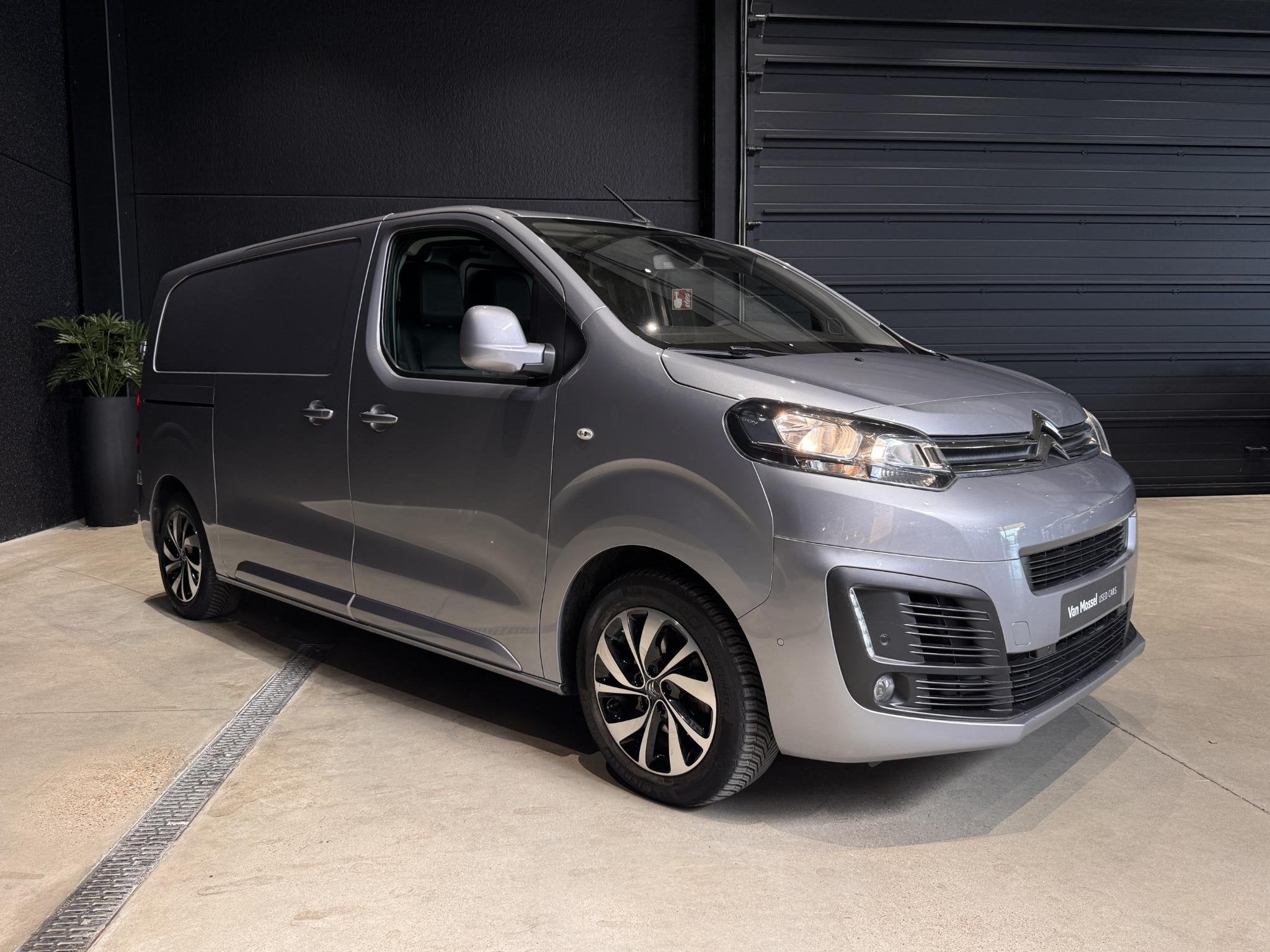 Citroën Jumpy M 2.0 BlueHDi 180 S&S EAT8 Driver, Autos, 177 ch, Argent ou Gris, Entreprise, Carnet d'entretien