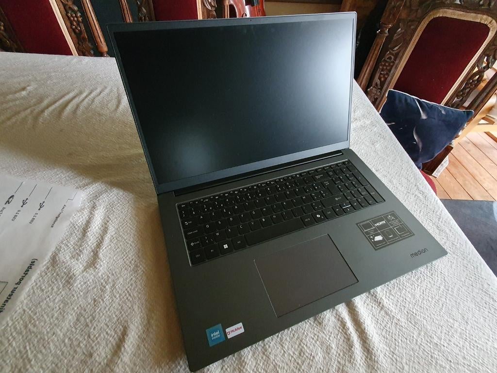 Splinternieuwe Medion 17" laptop., Computers en Software, Ophalen, Met videokaart, 8 GB, Nieuw