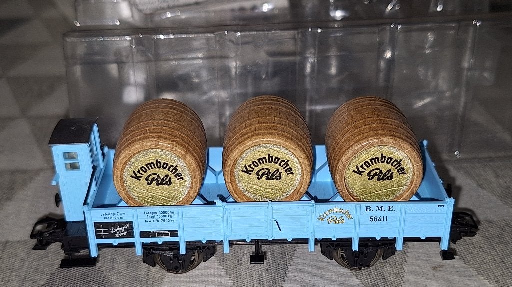Märklin HO 94333 wagon met biervaten Krombacher Pils B.M.E., Ophalen of Verzenden, Zo goed als nieuw, Wagon, Märklin