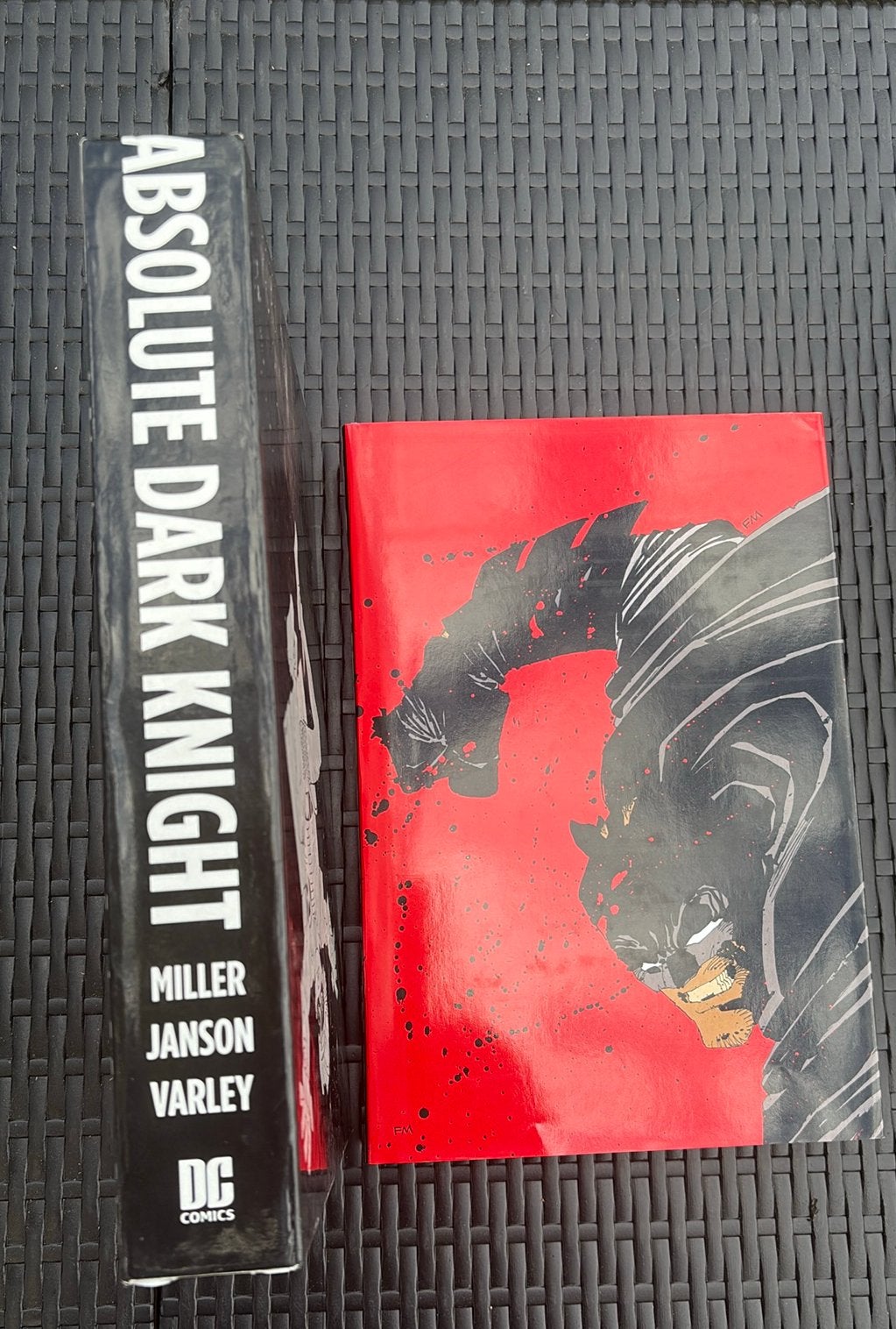 Hc Batman dc comics Absolute dark night box, Boeken, Ophalen of Verzenden, Zo goed als nieuw