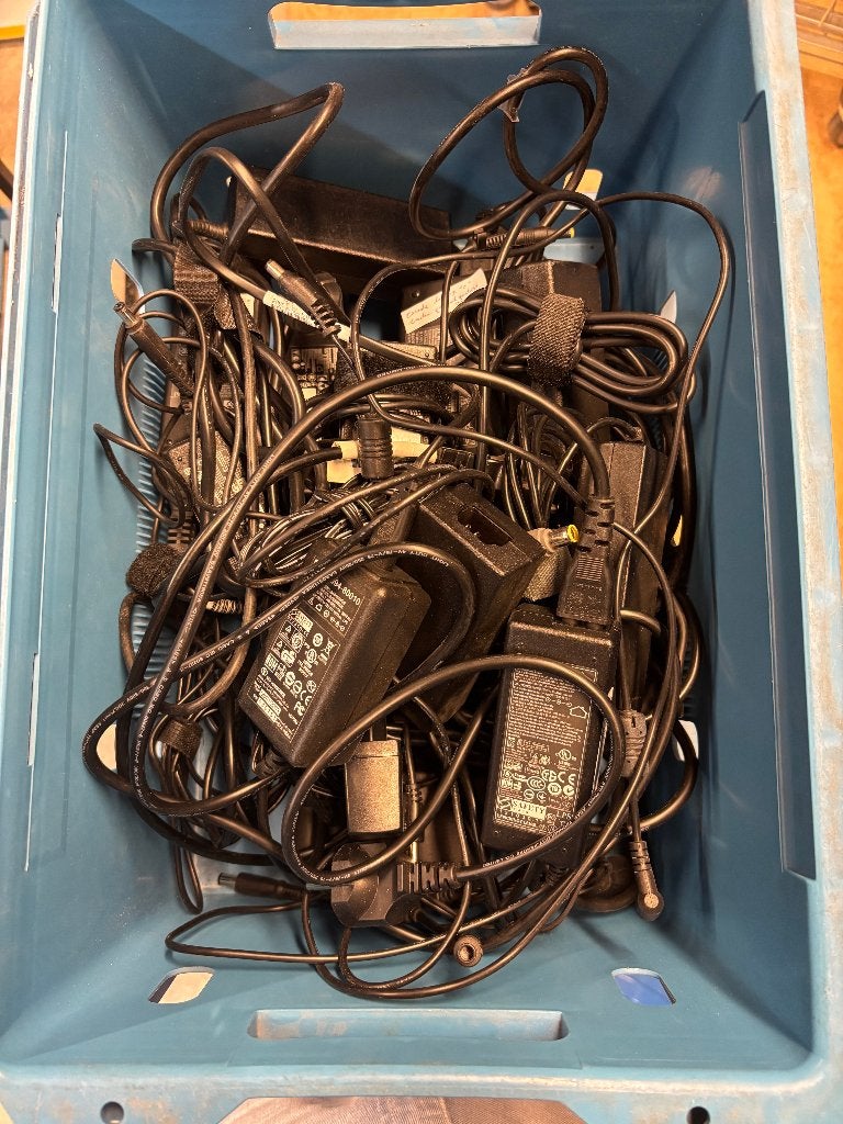 Bak met diverse laptop-adapters – HP, Lenovo, Dell, LiteOn, Informatique & Logiciels, Enlèvement ou Envoi, Utilisé