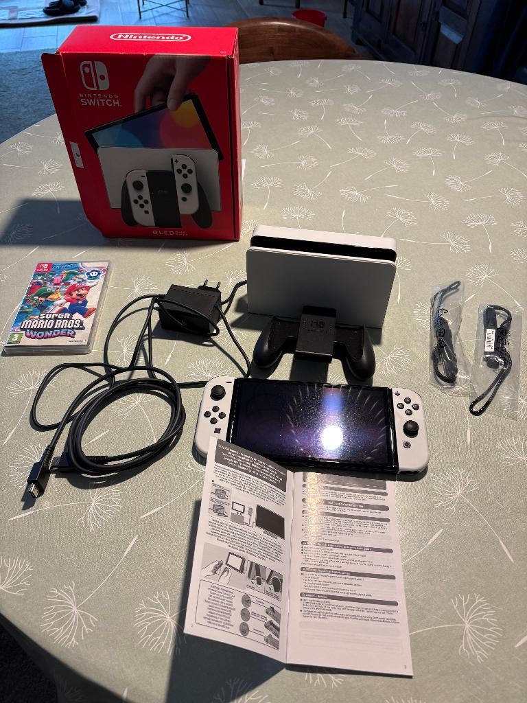 tekoop, Games en Spelcomputers, Met games, Met 2 controllers, Zo goed als nieuw, Switch OLED