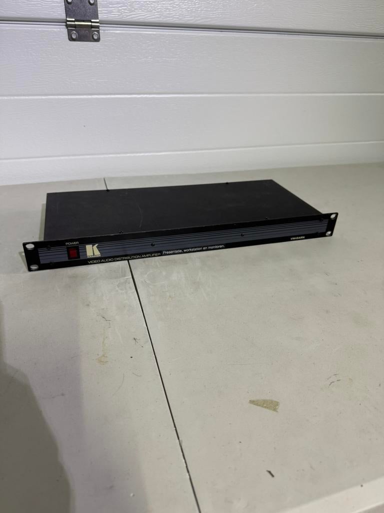 Kramer VM-5ARN video audio distribution amplifier, Verzamelen, Elektronische Apparatuur, Audio en Video, Ophalen of Verzenden