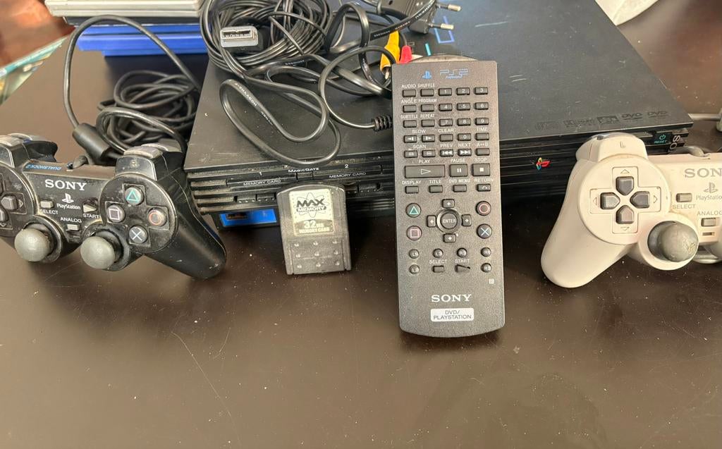 PS2+ 2 Controllers+ TV bediener+ 32MB Memory Card + 10 Games, Games en Spelcomputers, Ophalen, Gebruikt, Zwart