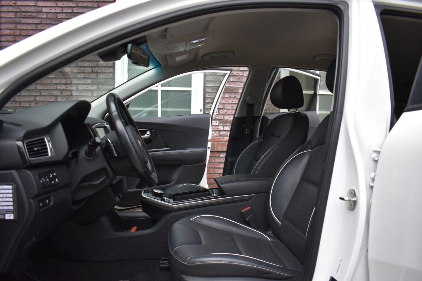 Kia Niro EV e-Niro ExecutiveLine 64 kWh SOH 100% / BTW Wij z, Auto's, Automaat, Zwart, Wit, 64 kWh