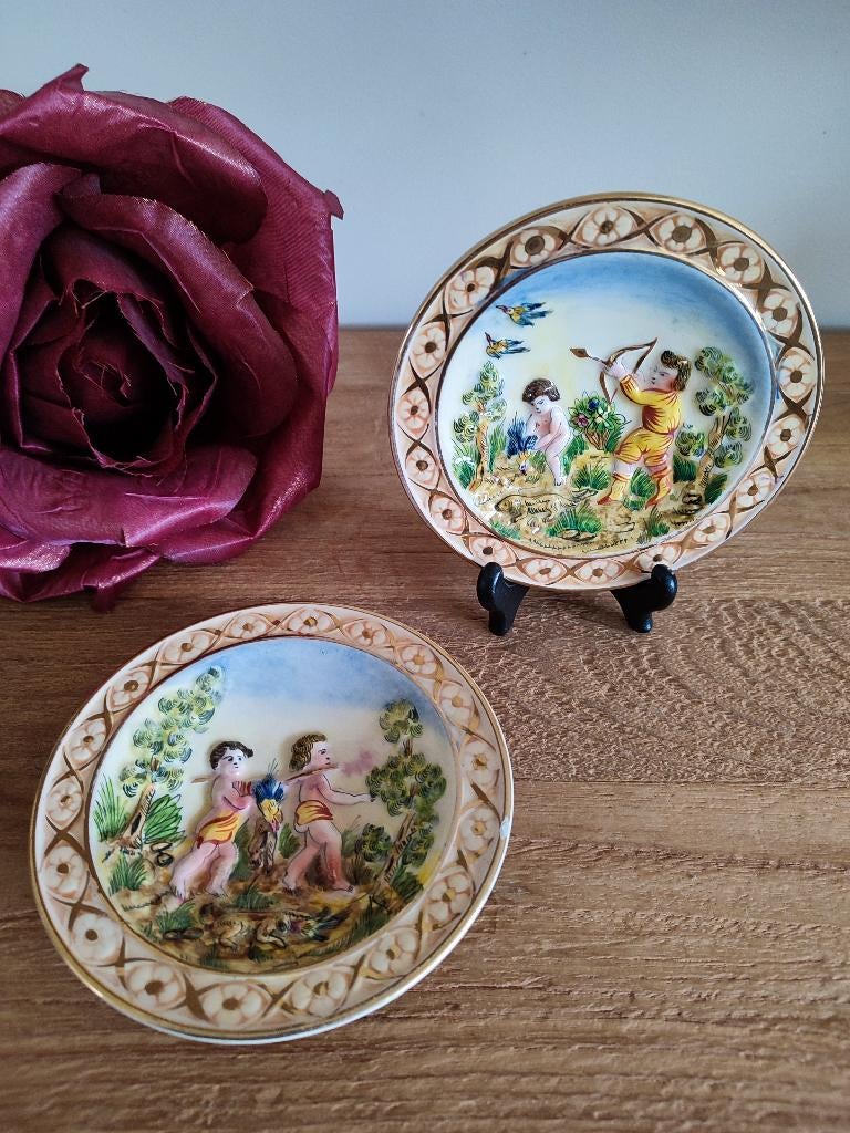 Capodimonte petites assiettes chérubins. 1 plus 1 gratuite, Enlèvement ou Envoi
