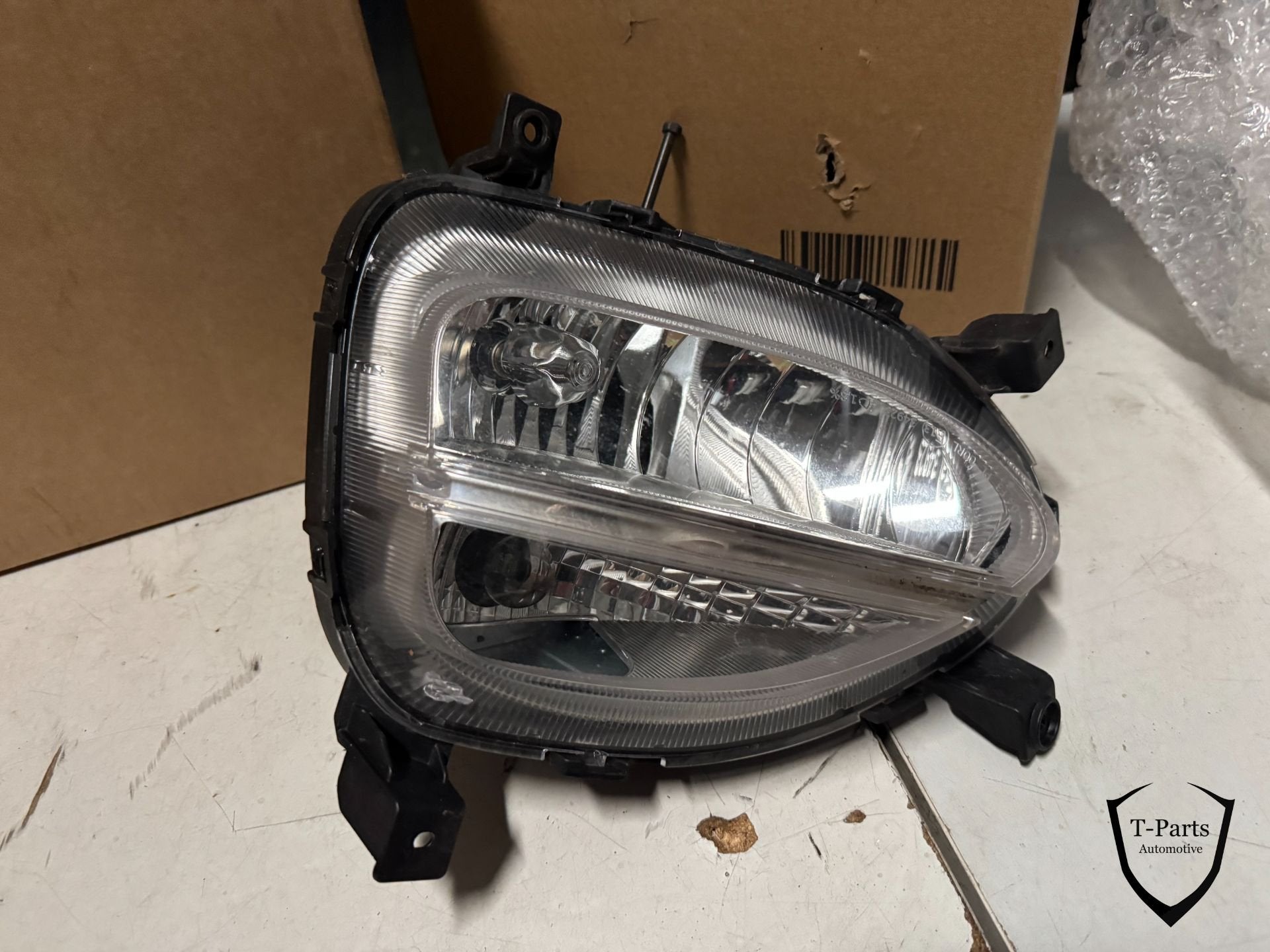 Phare antibrouillard gauche Hyundai i20 92201C8900, Heolleung-ro 12
06797  Seoul, Info@hyundai.com, Utilisé, Hyundai