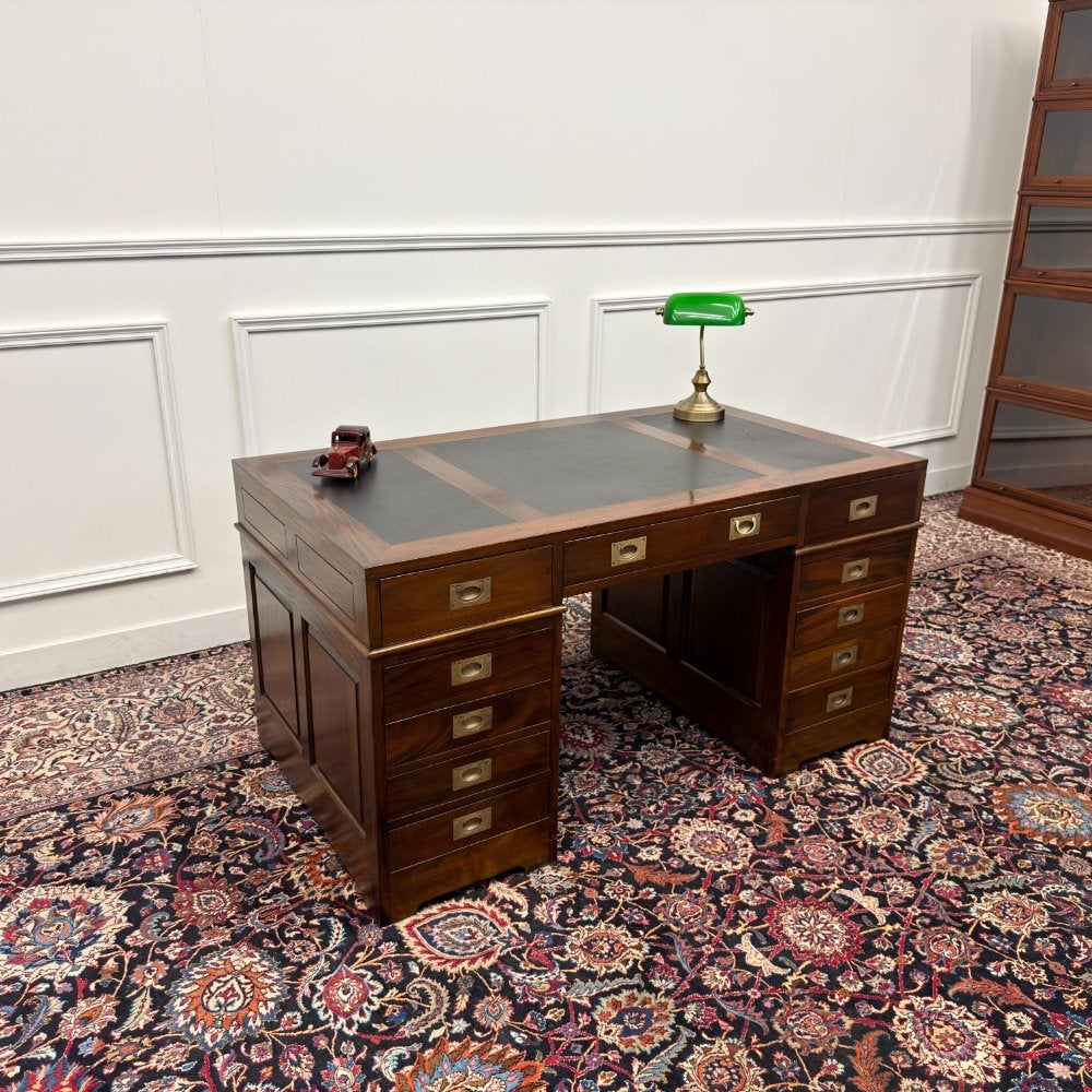 Klassiek Engels Chesterfield Bureau, Antiek en Kunst, Ophalen of Verzenden