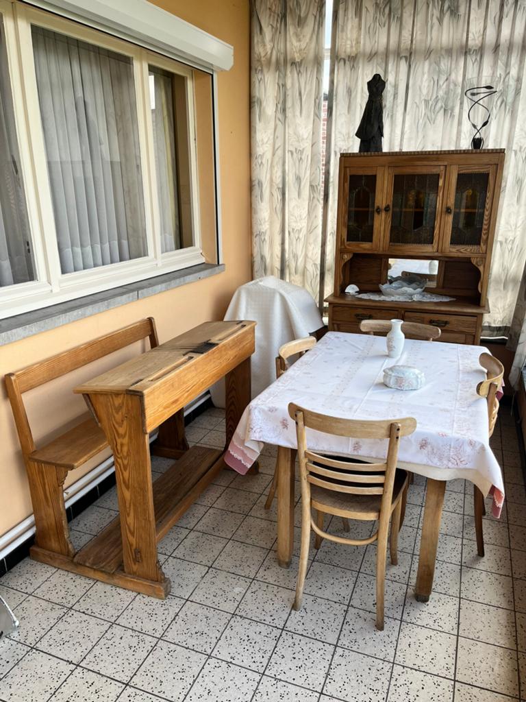 Meubels schoolbank tafel en stoelen en dressoir, Huis en Inrichting, Ophalen, Zo goed als nieuw