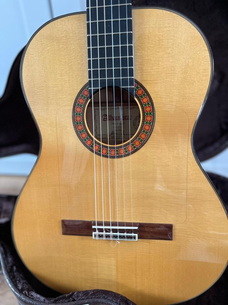 Alhambra 10FC flamenco, Muziek en Instrumenten, Snaarinstrumenten | Gitaren | Akoestisch, Ophalen, Zo goed als nieuw, Met koffer