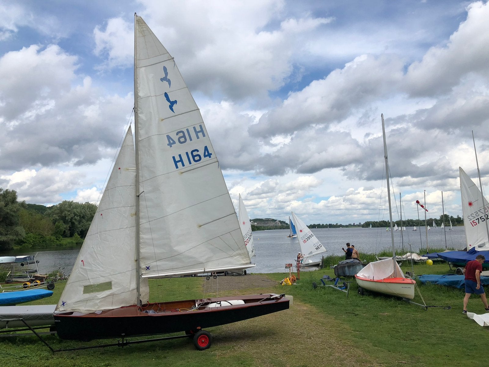 Deriveur Hornet Dinghy, Sports nautiques & Bateaux, Enlèvement, Comme neuf, Bois, Foc