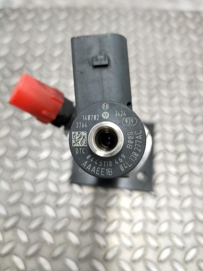 VOLKSWAGEN GOLF BRANDSTOF INJECTOR / VERSTUIVER 04L130277AC, Ophalen of Verzenden, Gebruikt, Stiba lid