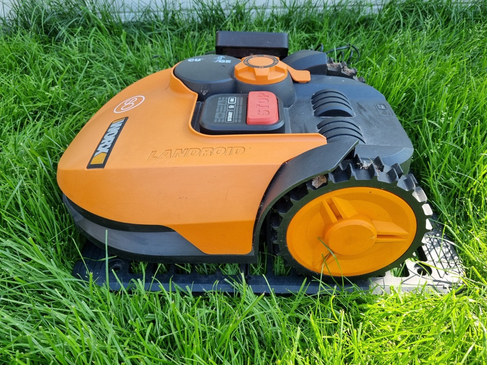 Worx Robotmaaier WR105SI, Jardin & Terrasse, Tondeuses robotisées, Enlèvement, Utilisé, Worx, Contrôlable via l'application