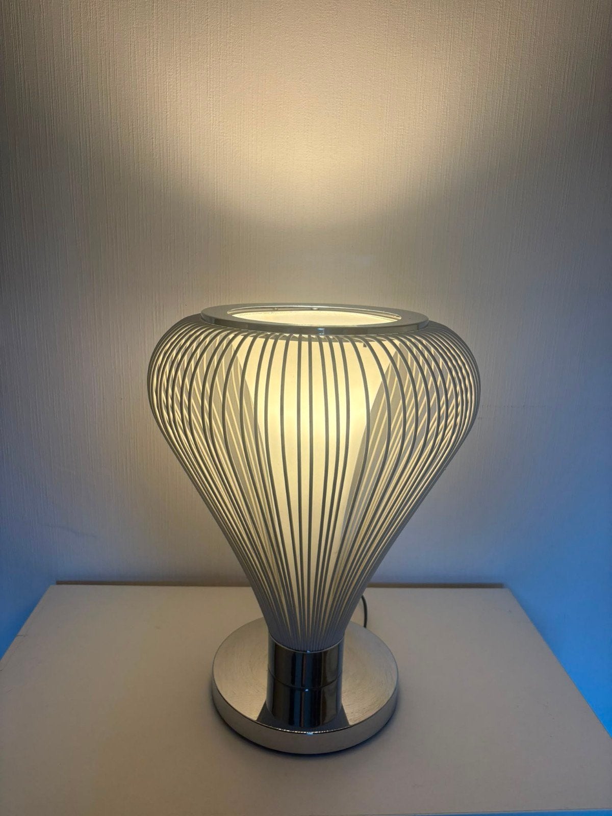 Exota Lamp, Enlèvement, Design