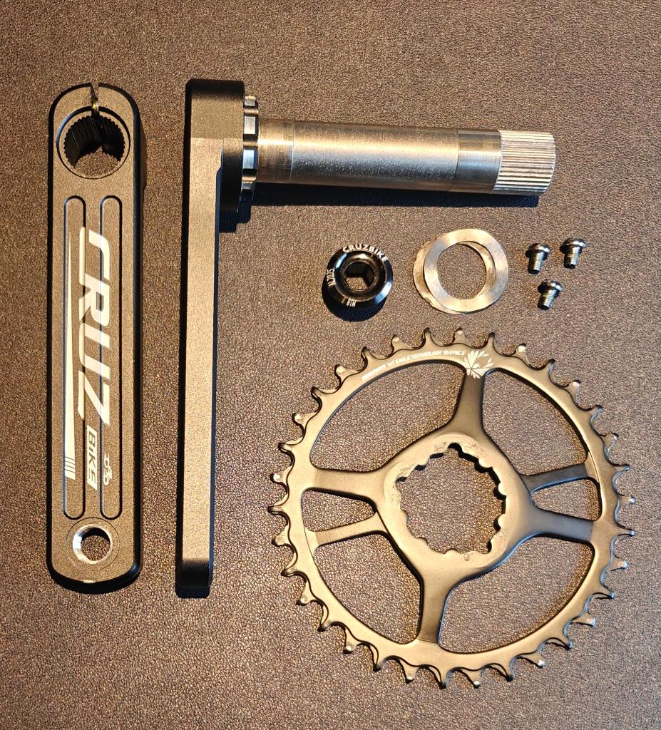 Cruz bike crankset 155 mm met kettingblad, Fietsen en Brommers, Fietsonderdelen, Crankstel of Pedalen, Racefiets, Ophalen of Verzenden
