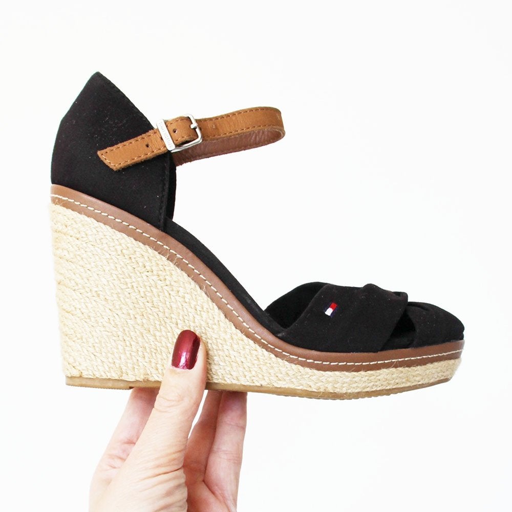 Zeer Mooie Tommy Hilfiger Sleehakken -s6 (Maat 36) € 55,-, Kleding | Dames, Schoenen, Tommy hilfiger, Overige kleuren, Zo goed als nieuw