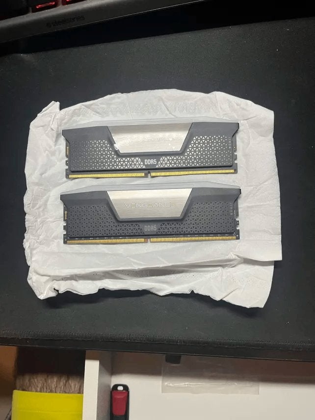 32 (2x16) GB RAM DDR5 Corsair Vengeance RGB, Computers en Software, RAM geheugen, Ophalen, 32 GB, Zo goed als nieuw, Desktop