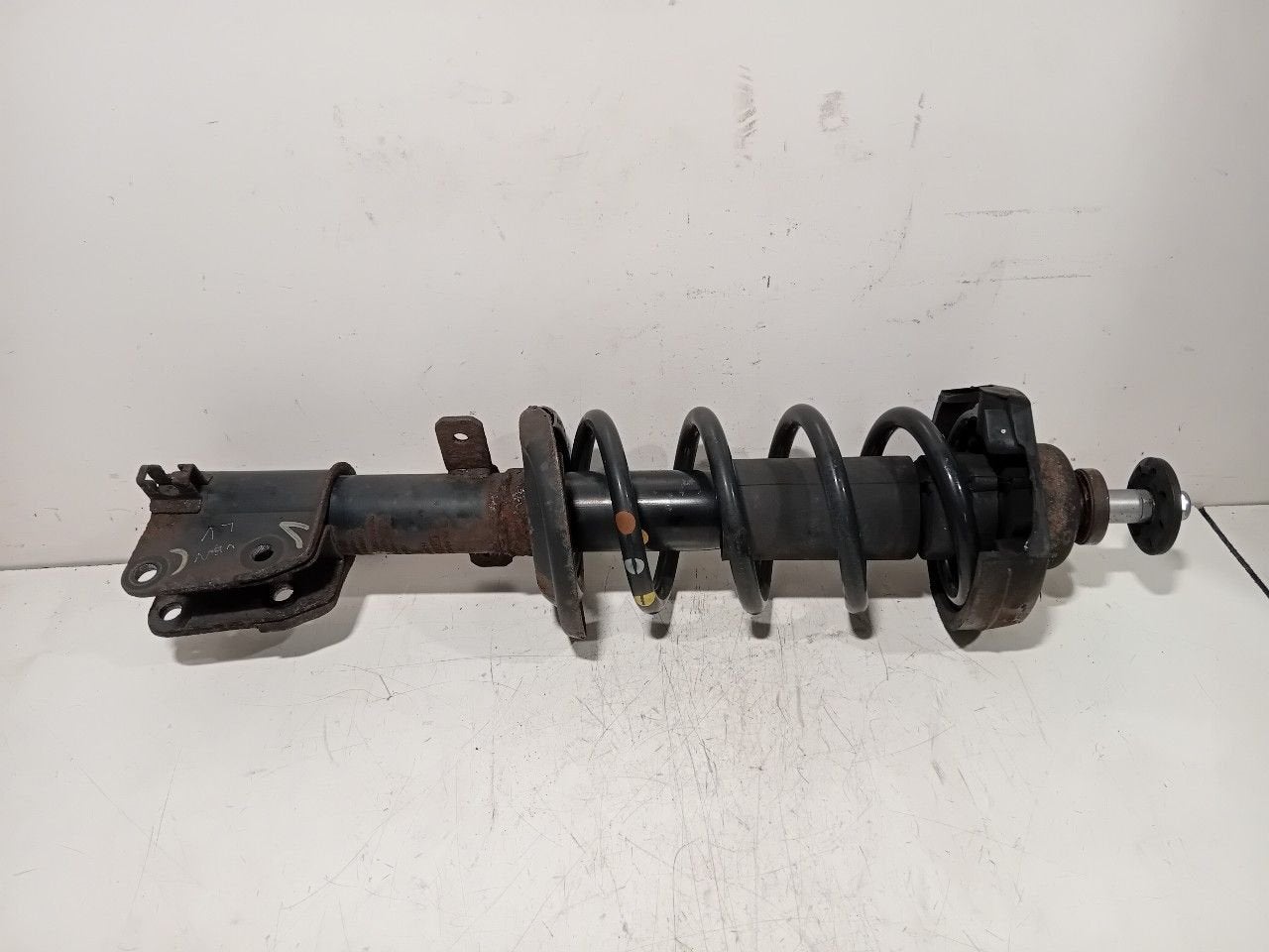 Veerpoot links voor Opel Vivaro, Onderdelen@venauto.nl, Van der Ven Autorecycling B.V., Gebruikt, Ettenseweg 76, 4706 PB Roosendaal, The Netherlands