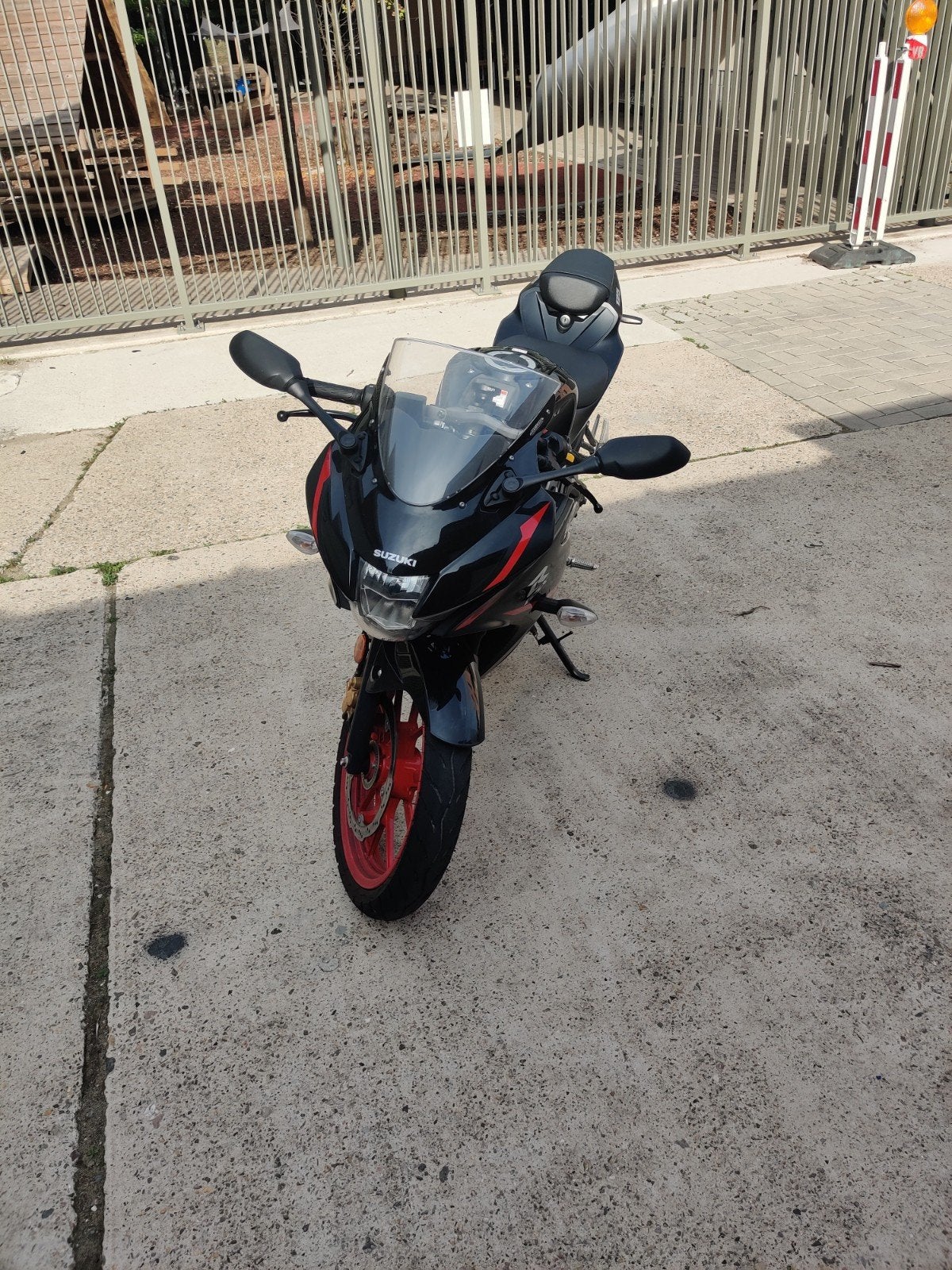 motor, rood ,zwart, Motoren, Occasion, 3 cilinders, 125 cc, 11 kW of minder