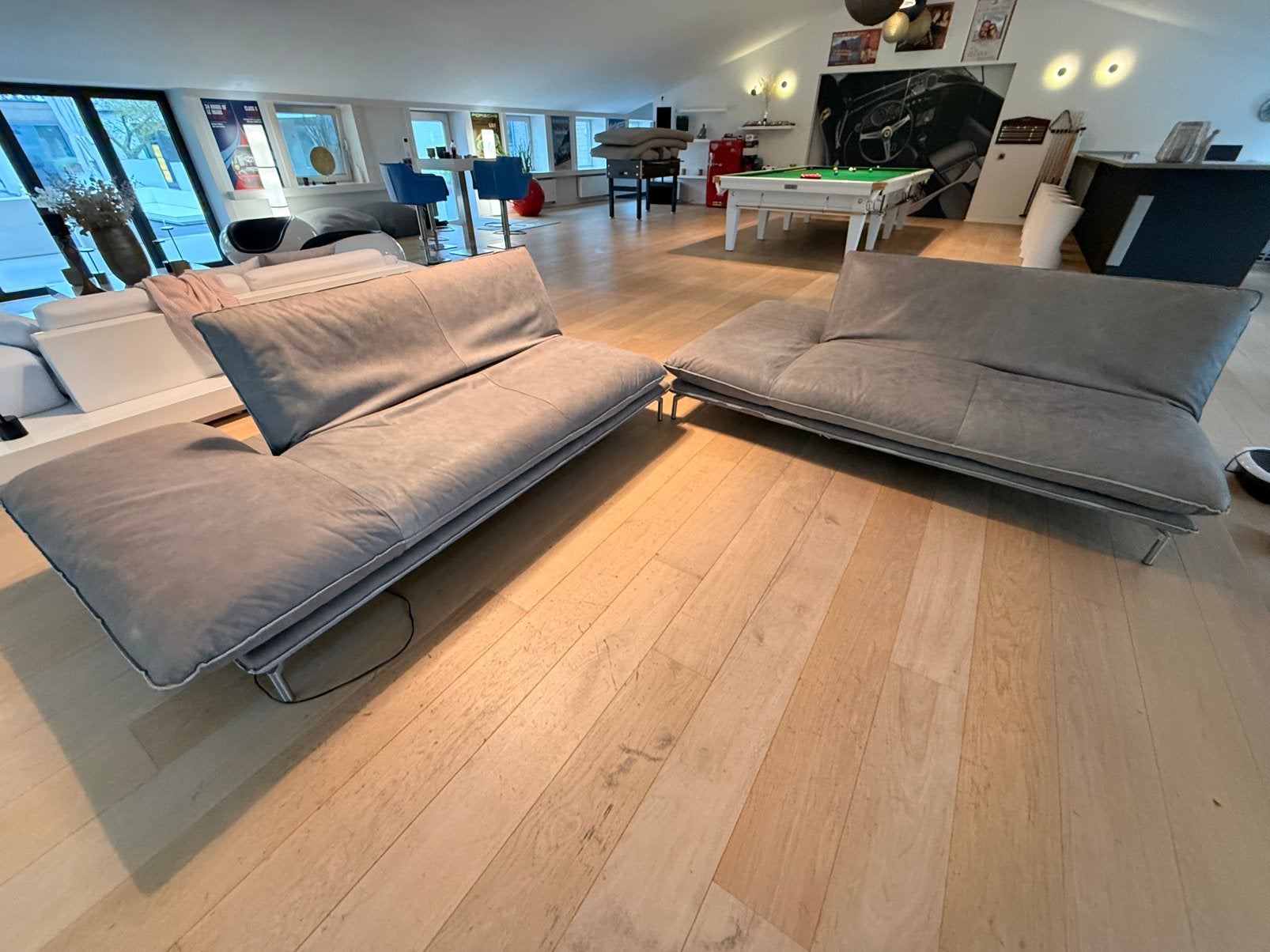 Sièges en cuir de buffle 1 des 2  réglables électriquement, 100 à 125 cm, Quatre personnes ou plus, Banc droit, Comme neuf