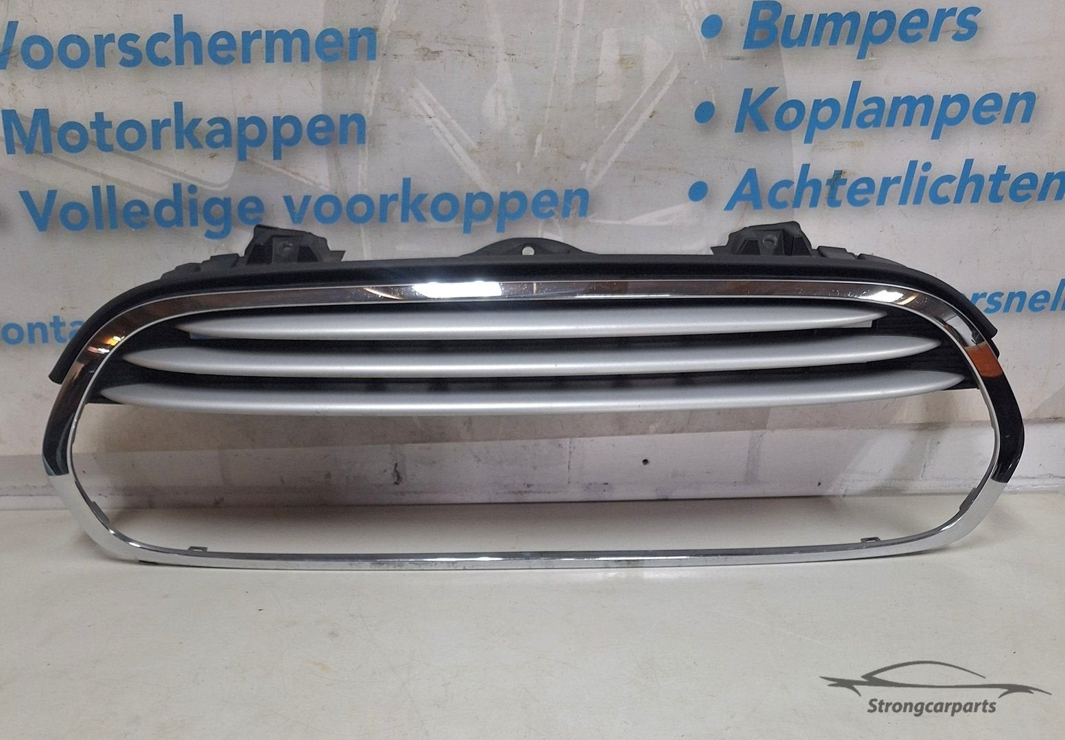Chrome lijst met grille Mini F56 7368180 past ook op F57 F55, -, -, -, Enlèvement ou Envoi