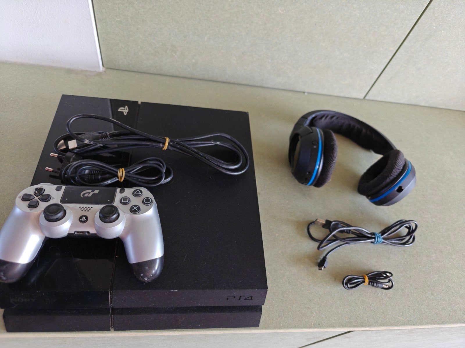 PS4 te koop wegens aankoop PS5, 500 GB, Avec 1 manette, Comme neuf, Enlèvement