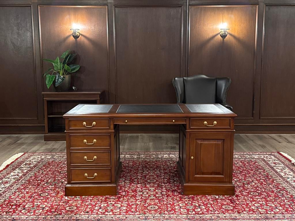Klassiek Engels bureau #629, Huis en Inrichting, Ophalen of Verzenden, Zo goed als nieuw