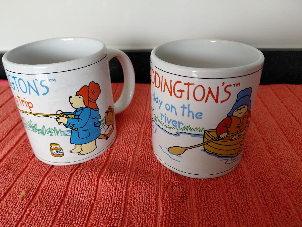 Set van 2 Vintage Paddington mokken  Lu 1998, Gebruikt, Ophalen of Verzenden, Overige stijlen, Kop(pen) en/of Schotel(s)