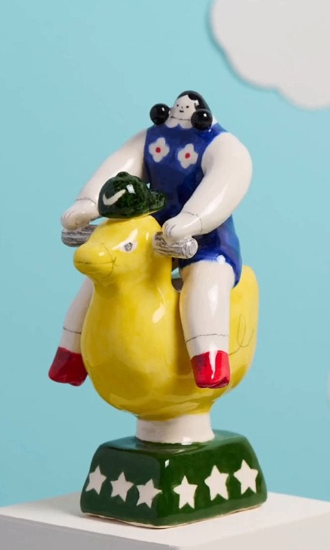 Milo Hachim " meisje op schommeleend ", Antiquités & Art, Pierre/céramique, Enlèvement ou Envoi, Fait main, Multicolore
