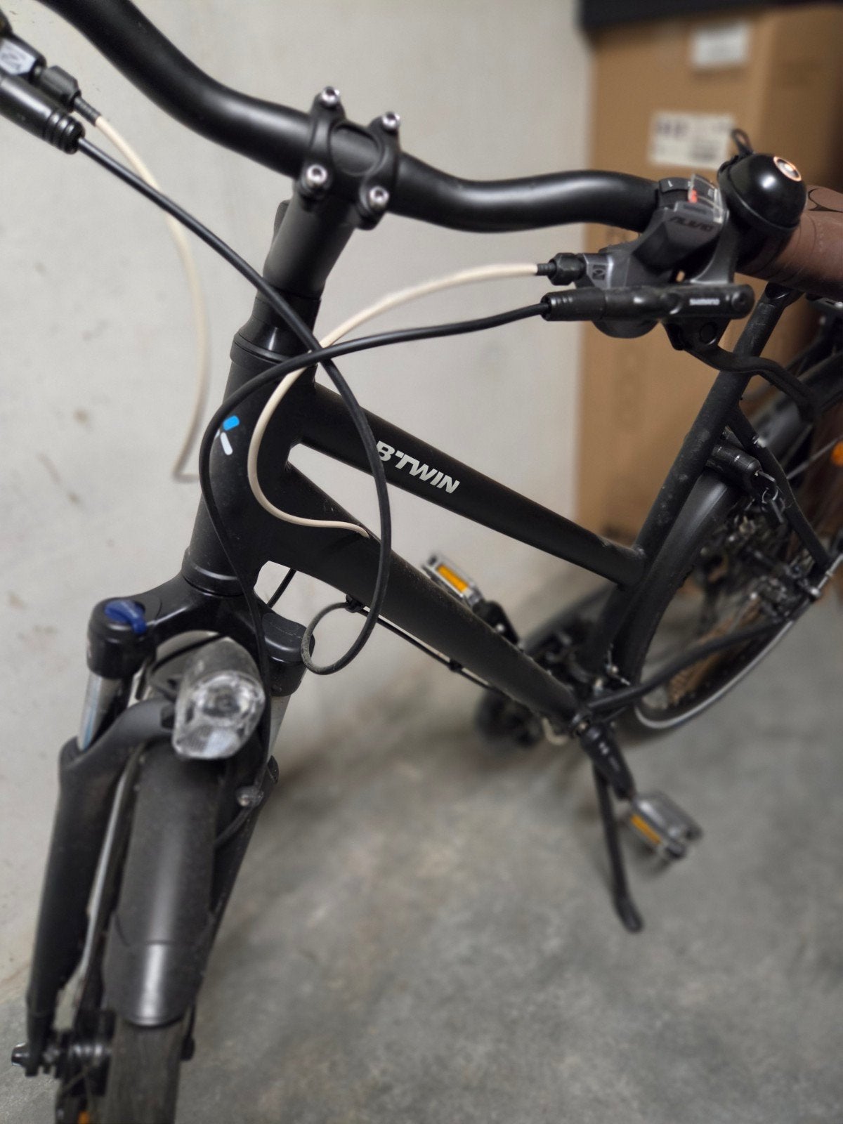 B'Twin trekkingfiets — Shimano Alivio, Schwalbe Marathon, Fietsen en Brommers, Fietsen | Driewielfietsen, Ophalen, Zo goed als nieuw