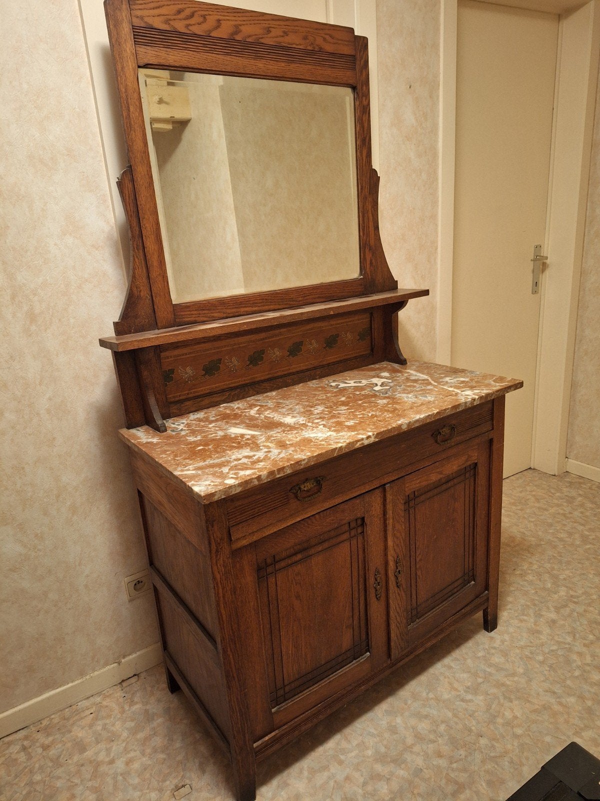 Armoire avec miroir, Enlèvement