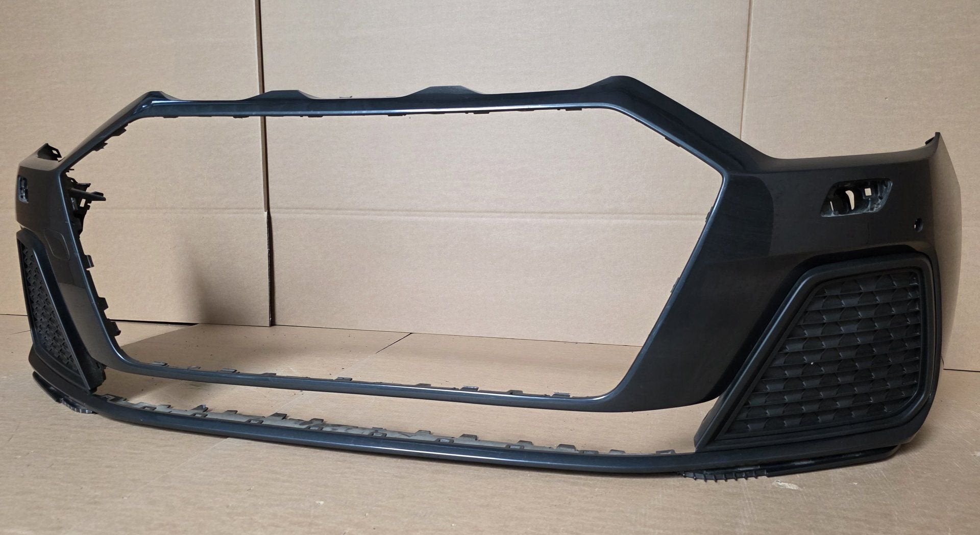 Voorbumper Audi A1 II GB 82A Basis X7L Bumper 82A807437, -, Origine de la pièce connue, Audi, Utilisé