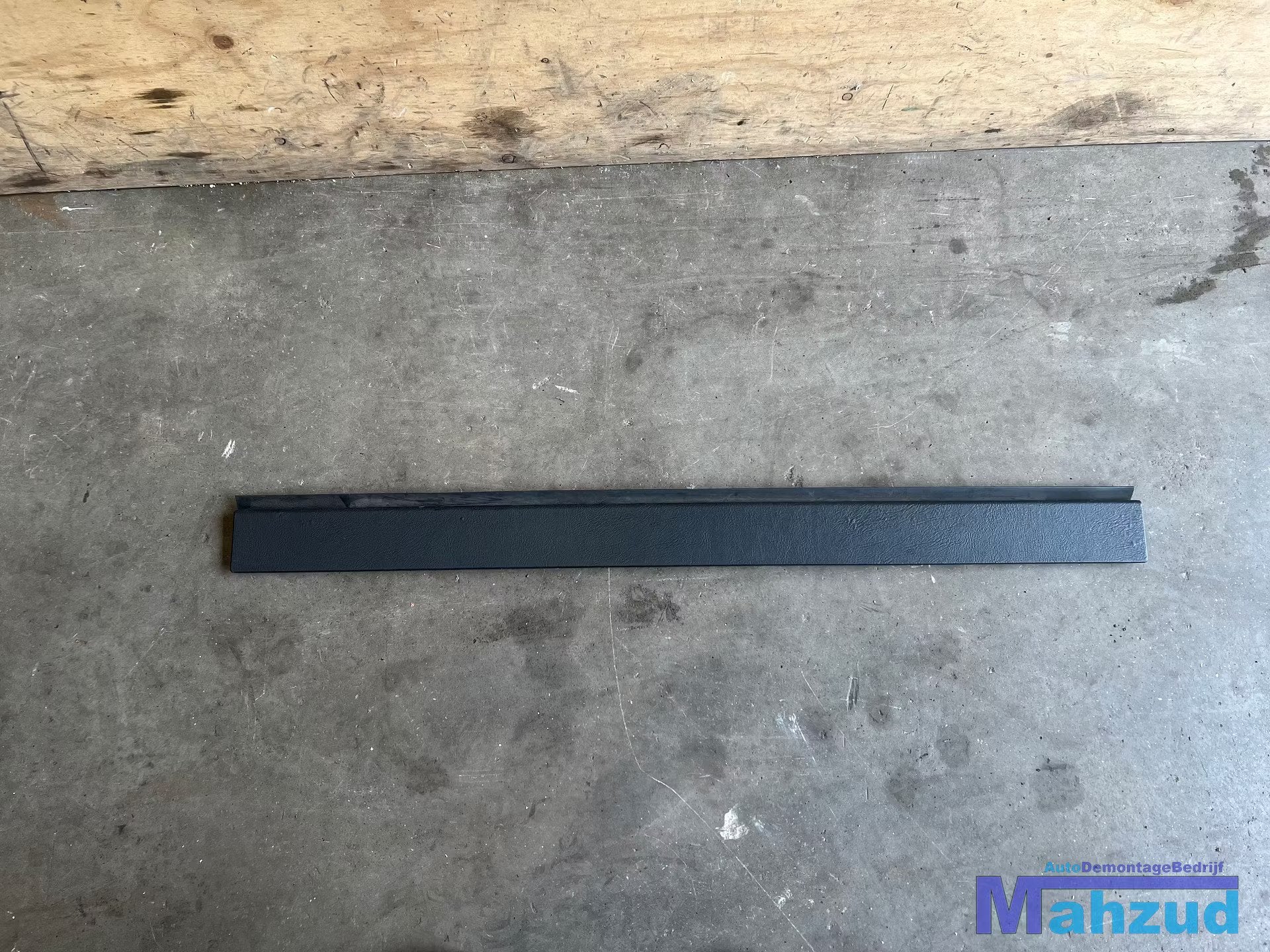MERCEDES SLK R170 Hoedenplank strip 1996-2004 a1706900108, Auto-onderdelen, Gebruikt, Mercedes-Benz AG, Mercedes-Benz, Mercedesstrasse 120
70372  Stuttgart, DE