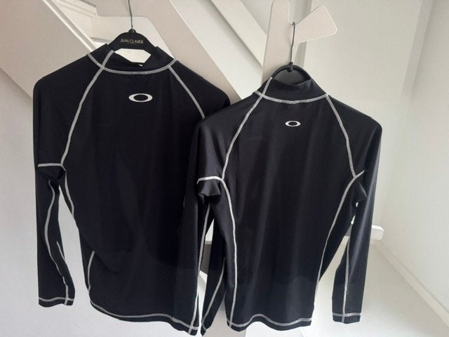 1 chemise d'eau et de surf Oakley unisexe  L, Vêtements | Hommes, Vêtements de sport, Enlèvement ou Envoi, Comme neuf, Taille 52/54 (L)