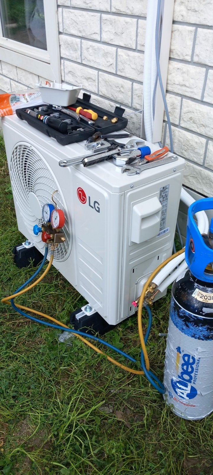 Airco's aansluiten, opstarten, bijvullen, Ophalen