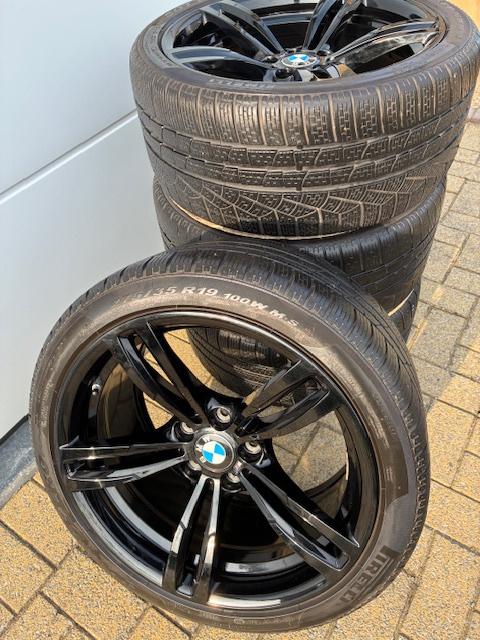 Jantes BMW M2/M3/M4 avec pneus d'hiver, Autos : Pièces & Accessoires, Pneus & Jantes, Jante(s), Pneus hiver, 19 pouces, 275 mm