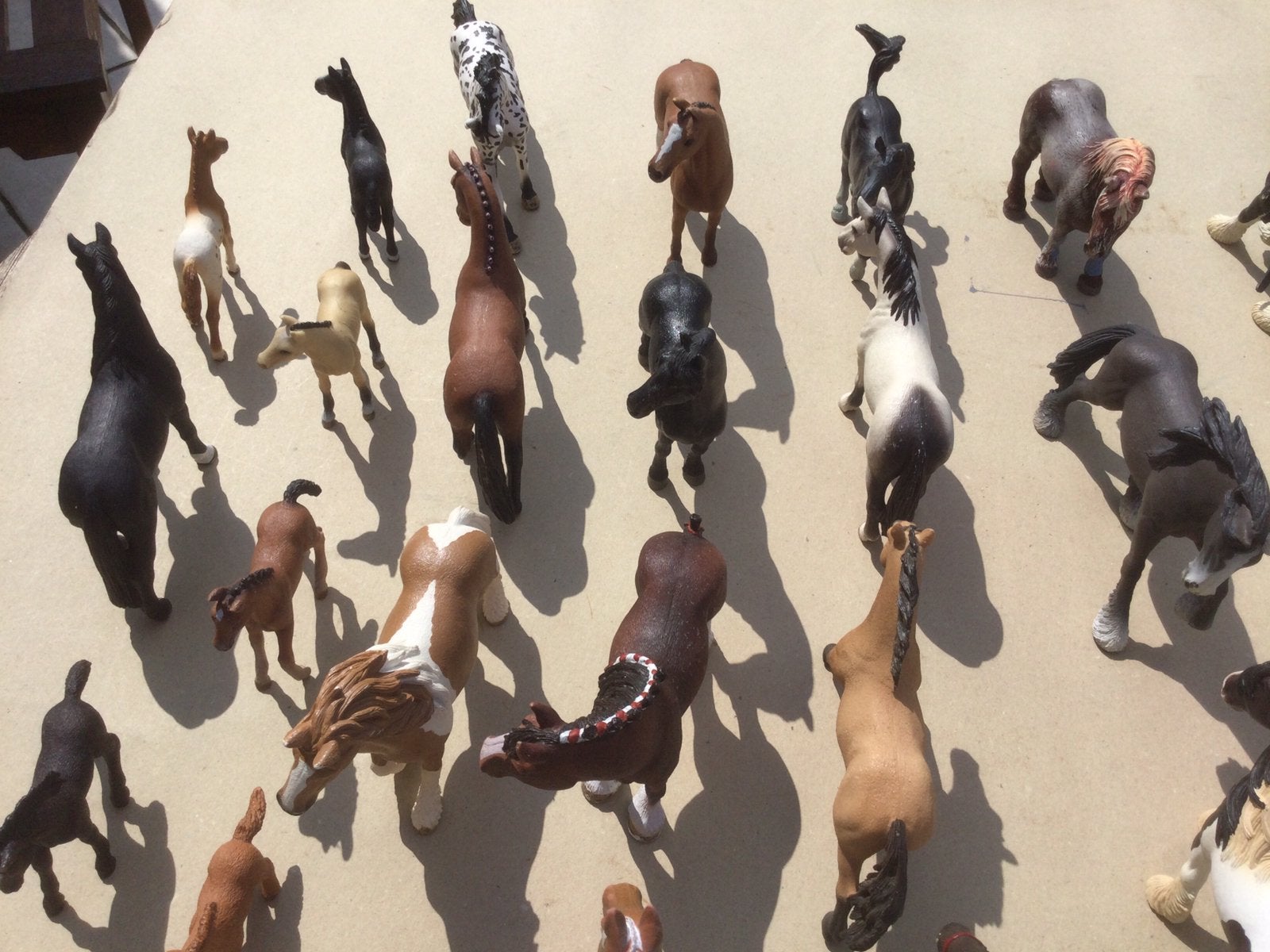 Paardenstal  en lot SCHLEICH paarden 4€ per paard, Ophalen, Zo goed als nieuw, Paard