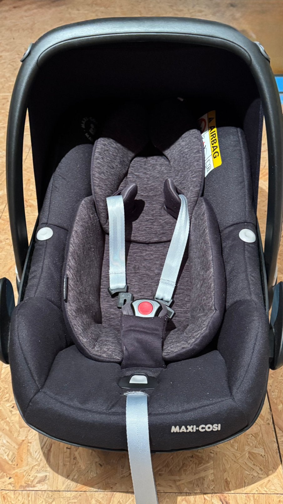 Siège auto pour bébé Maxi-Cosi Pebble Pro i-Size en noir, Enfants & Bébés, Enlèvement, Comme neuf, Maxi-Cosi
