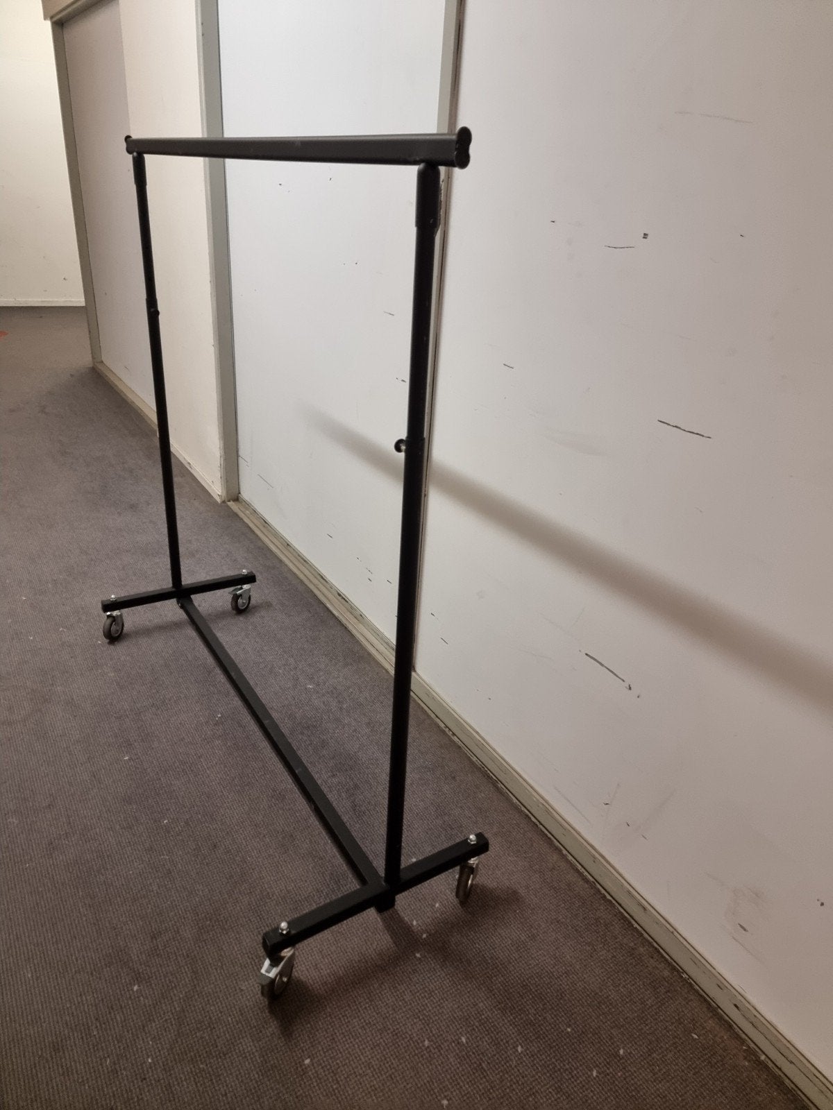 Kledingrek op wielen in de hoogte verstelbaar, Ophalen