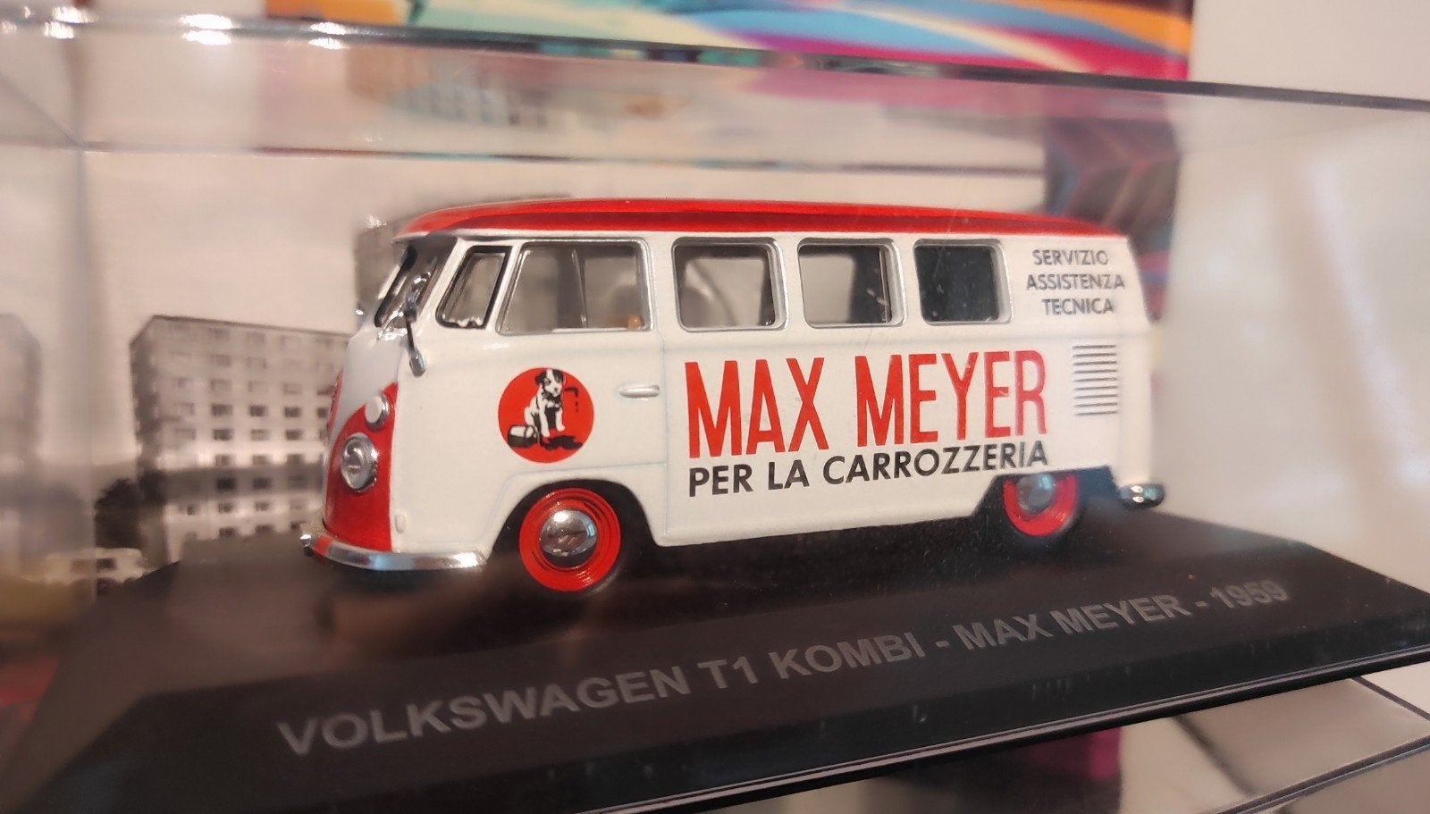 Volkswagen T1 Combi Max Meyer rood '59 1:43 in vitrinedoosje, Hobby en Vrije tijd, Ophalen of Verzenden