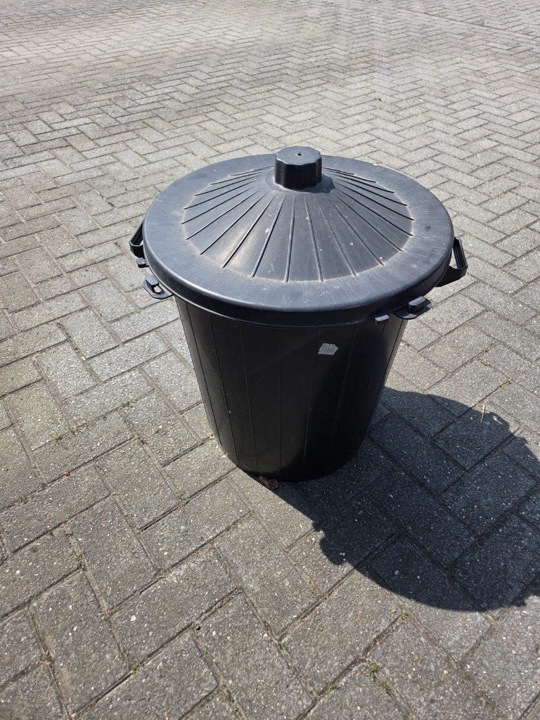 Vuilniston met deksel, Enlèvement, Utilisé
