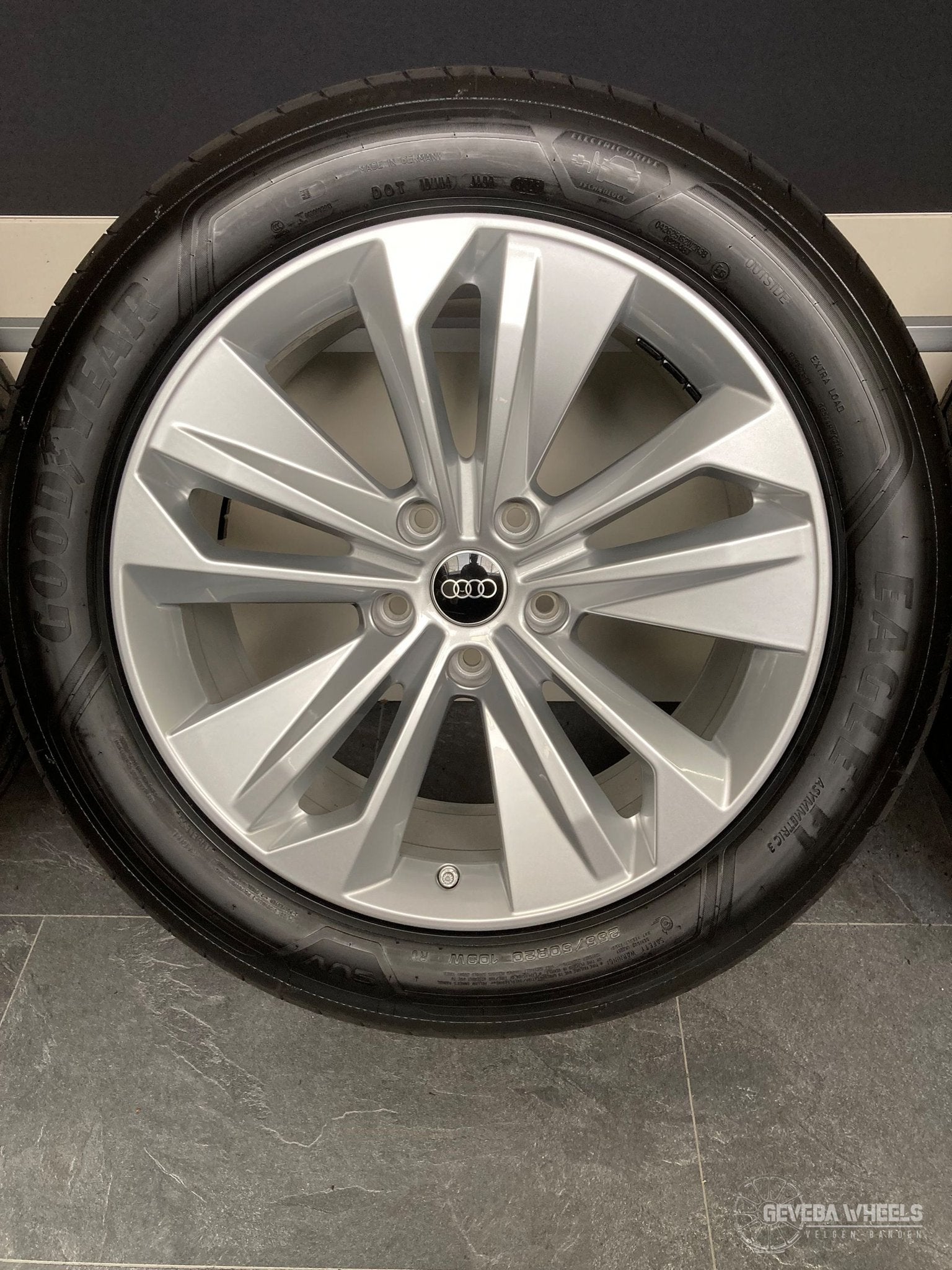 20” originele Audi Q6 GF velgen + banden breedset 5x130 TPMS, Autos : Pièces & Accessoires, Pneus et Jantes, 255 mm, Véhicule de tourisme
